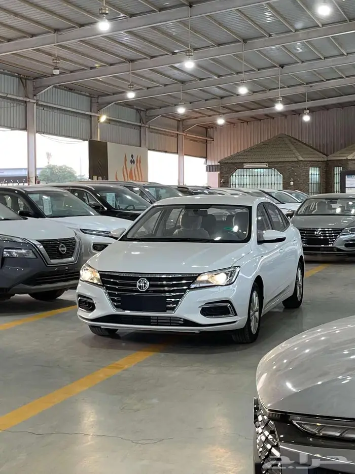 ام جي 5 ستاندر 2025 ابيض وفضي متوفر لدي الثواب 2