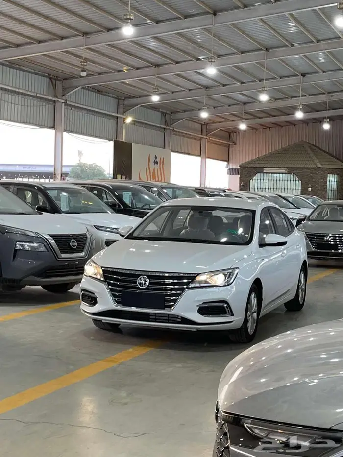 ام جي 5 ستاندر 2025 ابيض وفضي متوفر لدي الثواب 6