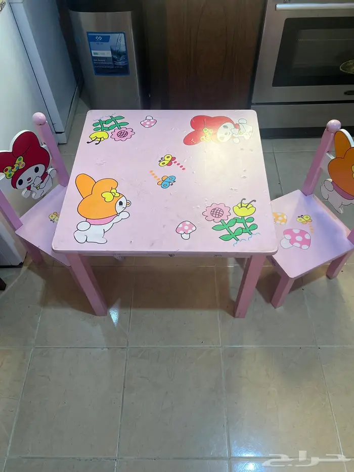 طاولة مع كرسيين للاطفال 1