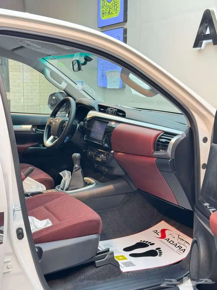 تويوتا هايلكس SGLX قير عادي بنزين 2025 15