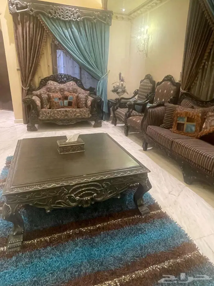 مجلس رئيسي نظيف جدا و طقم صاله و مخل بحاله ممتازه 1