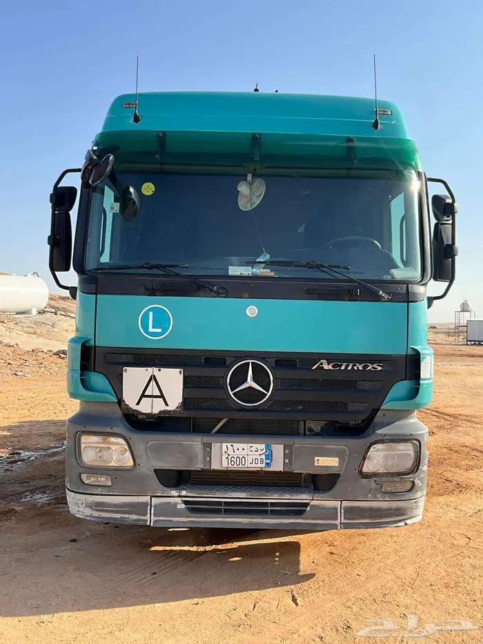 للبيع شاحنة تريلا مرسيدس موديل 2008 نظيف 0