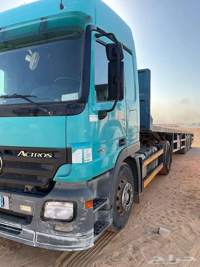 للبيع شاحنة تريلا مرسيدس موديل 2008 نظيف 5