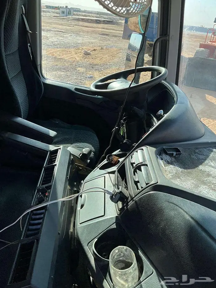 للبيع شاحنة تريلا مرسيدس موديل 2008 نظيف 2