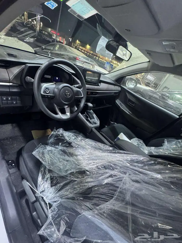 تويوتا يارس استندر 1300 cc .ابيض موديل2026 5