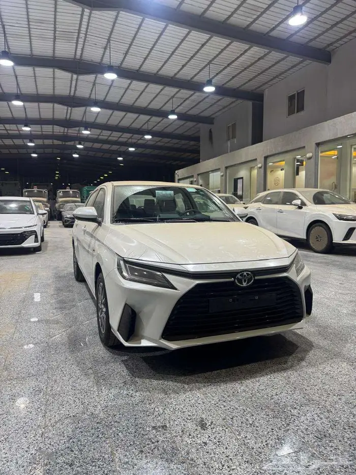 تويوتا يارس استندر 1300 cc .ابيض موديل2026 0