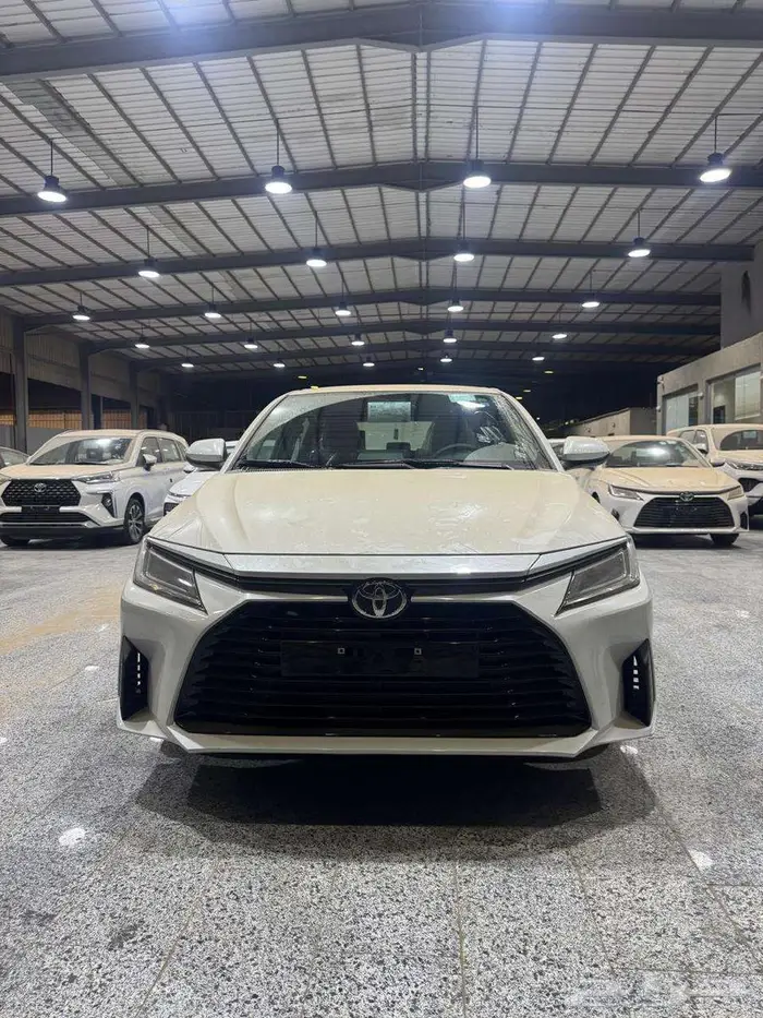 تويوتا يارس استندر 1300 cc .ابيض موديل2026 2