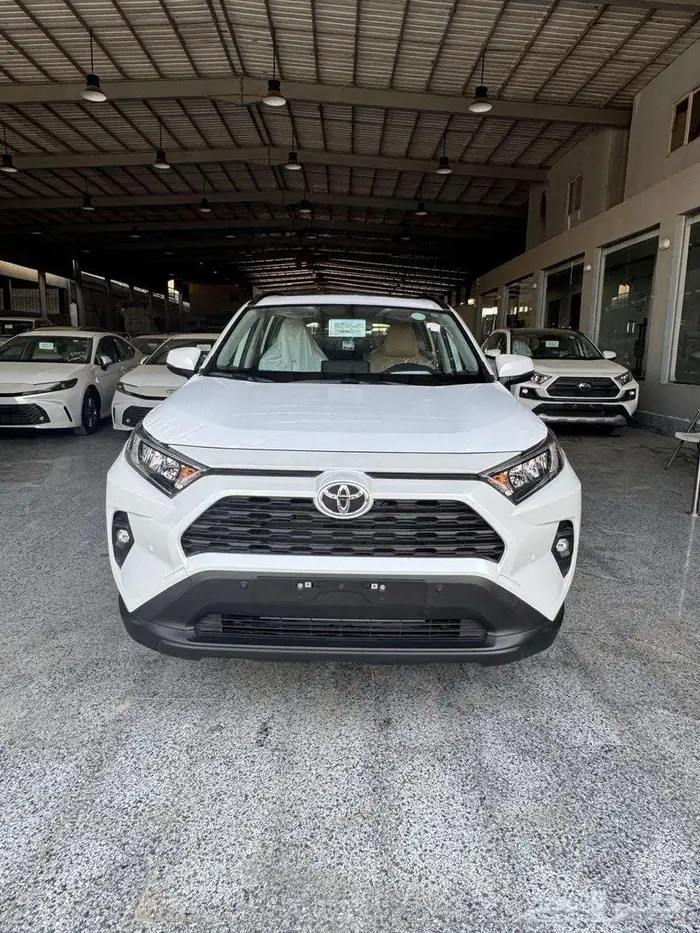 تويوتا راف فور فتحه 2000 cc ابيض موديل 2025 4