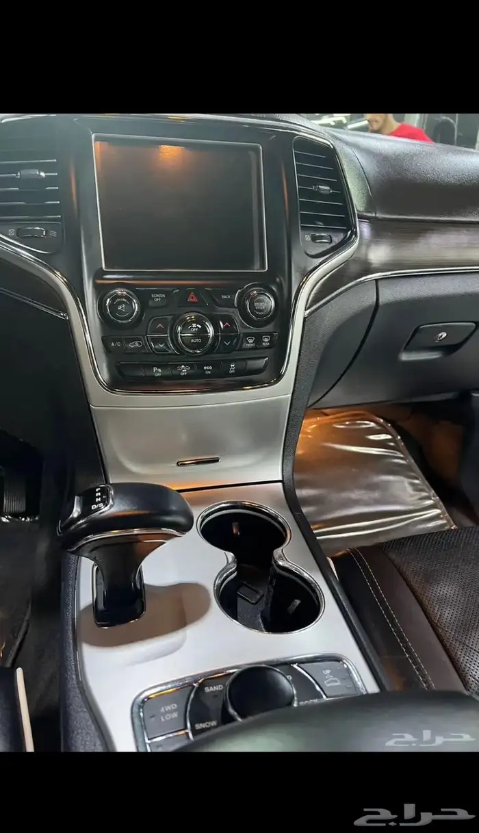 جيب جراند شيروكي اوفرلاند 2014 هيمي 8 سيليندر 5.7 4