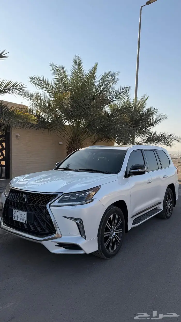 جيب لكزس LX570 موديل 2018 عداد 173 ألف 2
