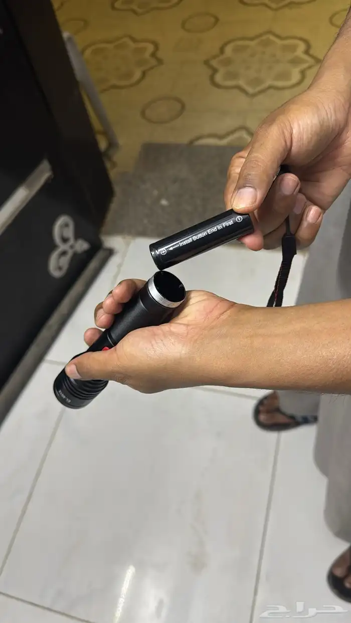 كشاف كرتونه جديد . 10 وات مدئ بعده 1000 متر بطاريه 6