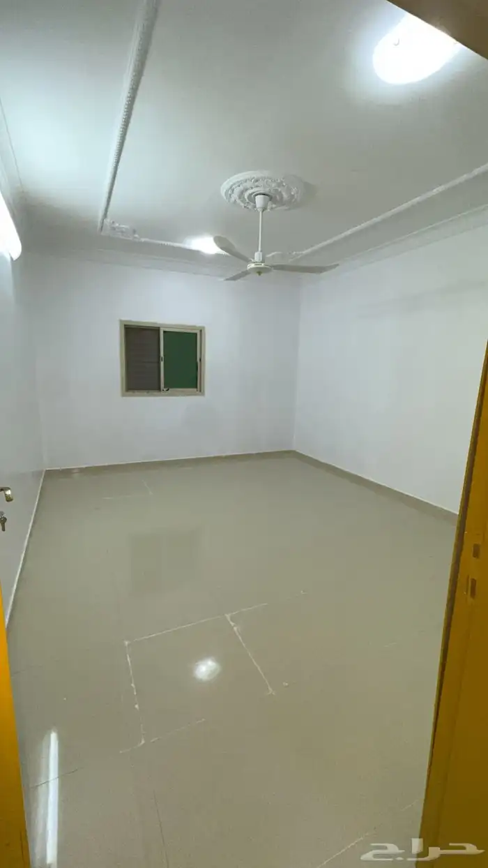 شقه للايجار في حي لبن 10