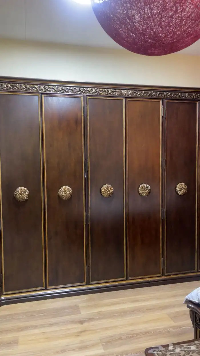 غرفة نوم من مفروشات العمر 1