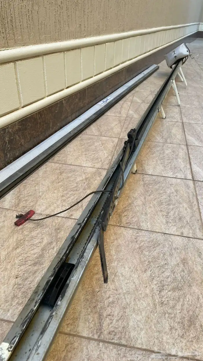 مكينة كراج امريكي نظيفه جدا (لفت ماستر ) مع السير 5