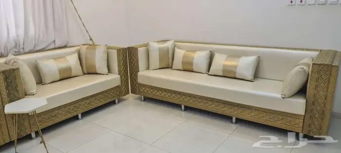 كنب مجلس مع الستائر والطاولات 5