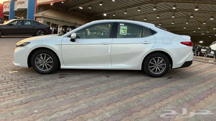 تويوتا كامري E 2025 بنزين استاندر 3