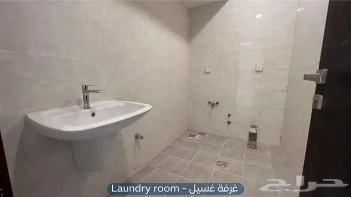 فيلا للإيجار   حي الجنادرية 8