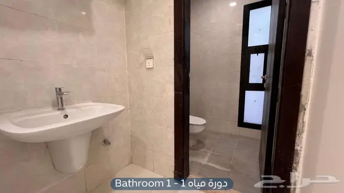 فيلا للإيجار   حي الجنادرية 6