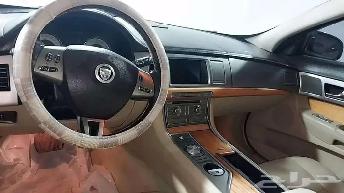 جاكوار XF 2010 7