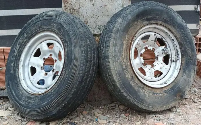 جنوط جيب 97 للبيع بكفراتها الحد 1500 السوم 1200 2