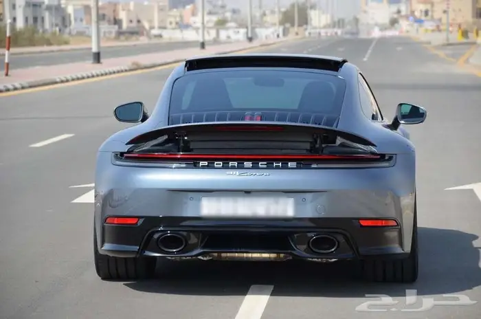 بورش 911 كاريرا موديل 2025 م 1