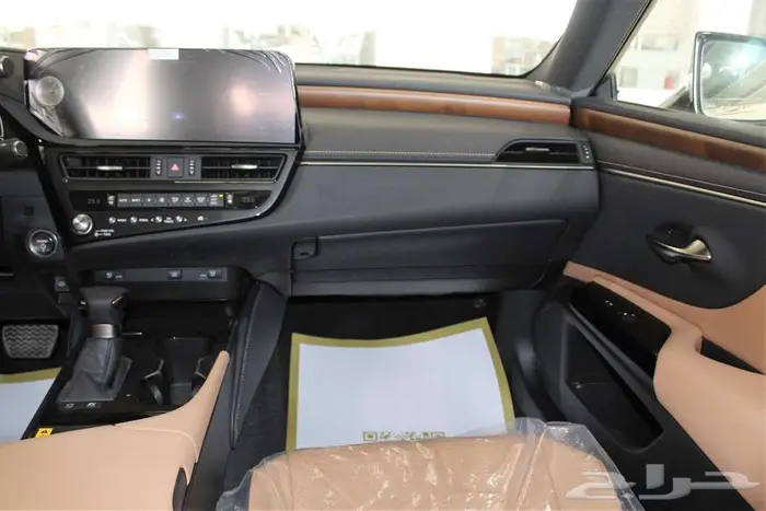 لكزس - ES300 Bh هايبرد - 2025 - نص فل - خليجي 15