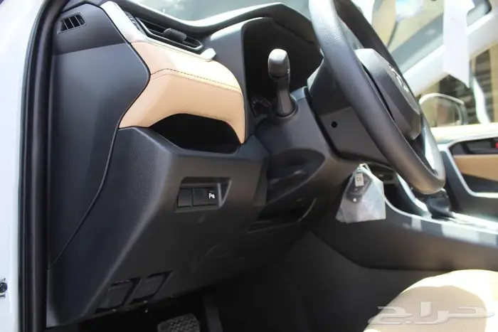 تويوتا راف فو 2.0 LE بنزين دبل 2025 6