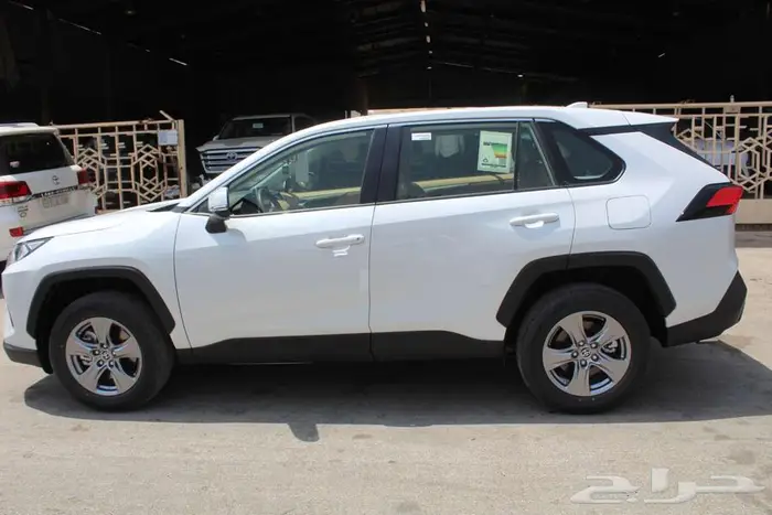 تويوتا راف فو 2.0 LE بنزين دبل 2025 1