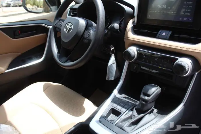 تويوتا راف فو 2.0 LE بنزين دبل 2025 8