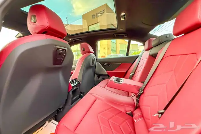 BMW 520i LAXURY 2025 رمادي غامق سعودي 9