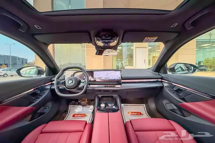 BMW 520i LAXURY 2025 رمادي غامق سعودي 6