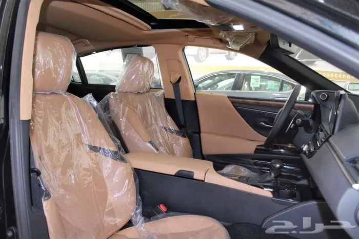 لكزس - ES300 Bh هايبرد -2025- نص فل- خليجي 18