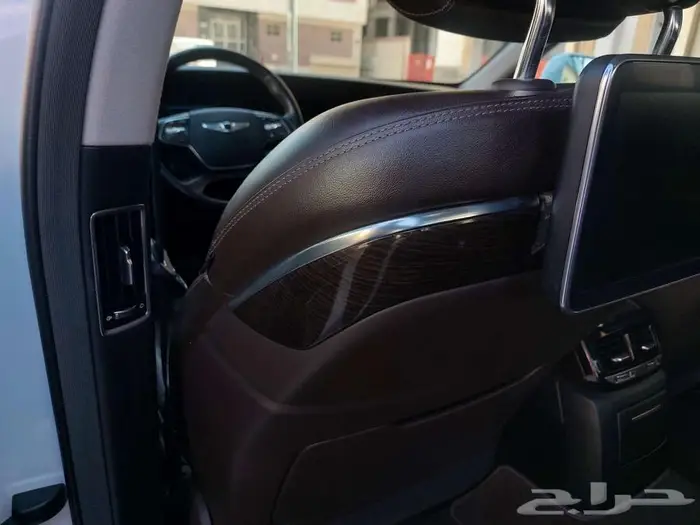 جينسيس G90 2017 رويال V6 نظيفة وكالة 10