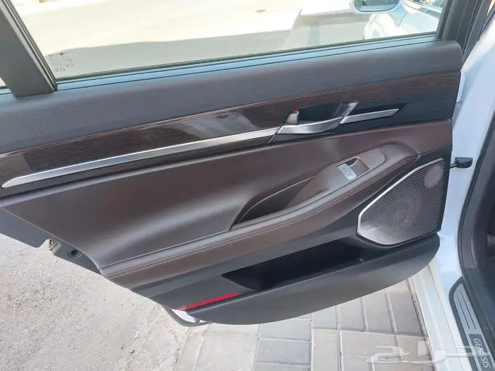 جينسيس G90 2017 رويال V6 نظيفة وكالة 31