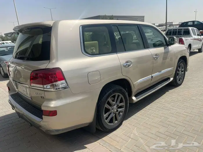 لكزس LX -570 سعودي 2015 فل كامل 3