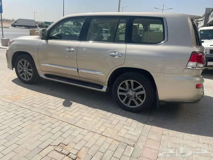 لكزس LX -570 سعودي 2015 فل كامل 4