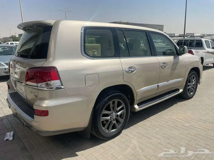 لكزس LX -570 سعودي 2015 فل كامل 9
