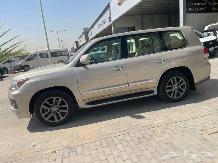 لكزس LX -570 سعودي 2015 فل كامل 5