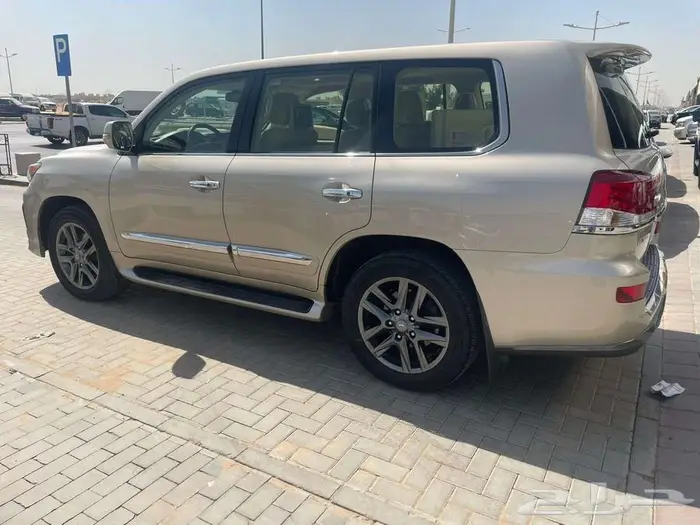 لكزس LX -570 سعودي 2015 فل كامل 6