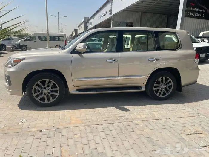 لكزس LX -570 سعودي 2015 فل كامل 15