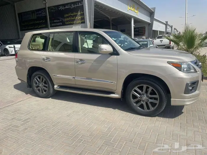 لكزس LX -570 سعودي 2015 فل كامل 10