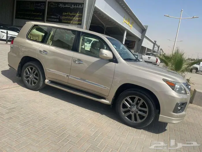لكزس LX -570 سعودي 2015 فل كامل 13