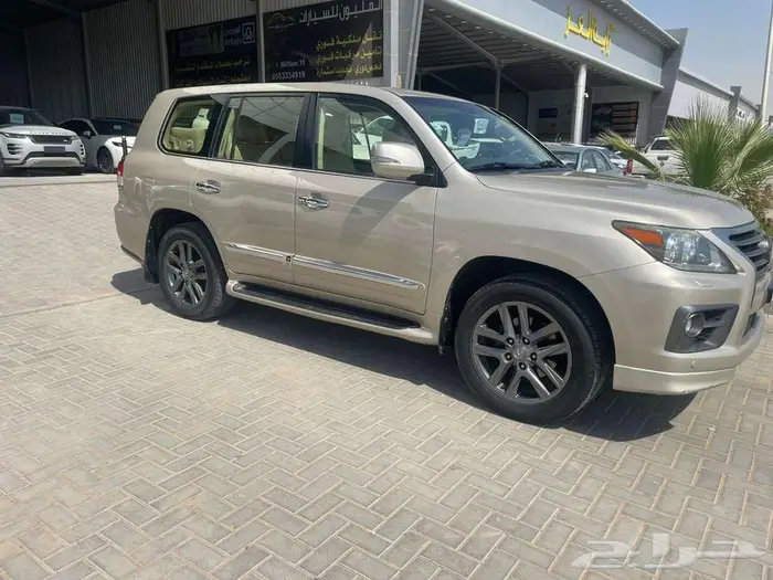 لكزس LX -570 سعودي 2015 فل كامل 14