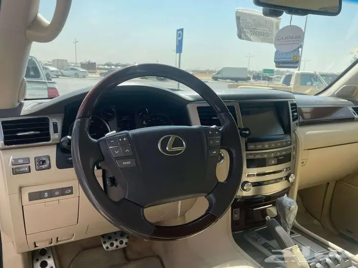 لكزس LX -570 سعودي 2015 فل كامل 20