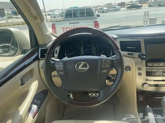 لكزس LX -570 سعودي 2015 فل كامل 28