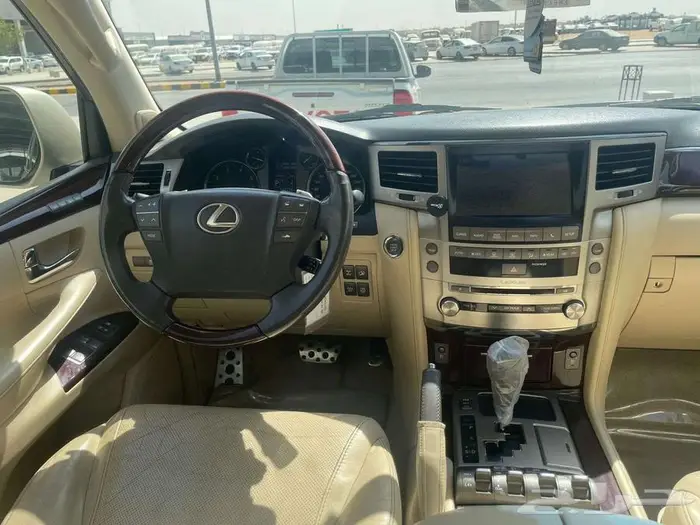 لكزس LX -570 سعودي 2015 فل كامل 30