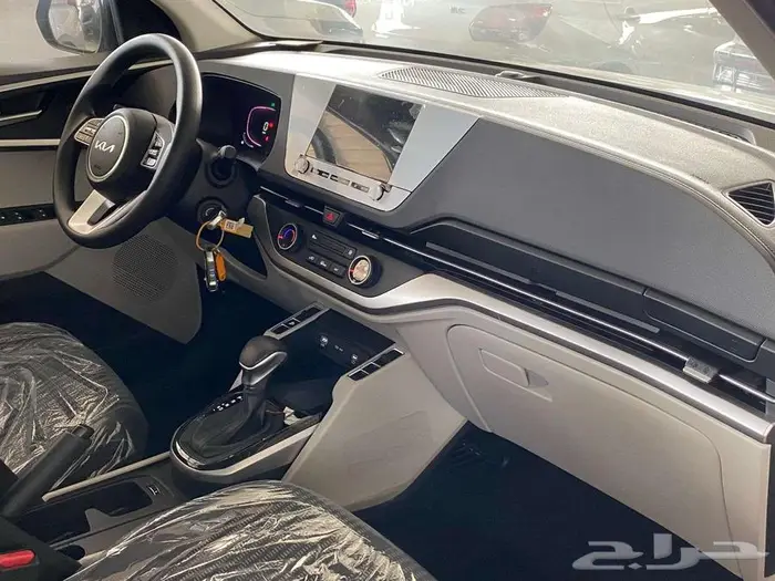 كيا كارنز ستاندر شاشة وكاميرا موديل 2025 عرض خاص 11