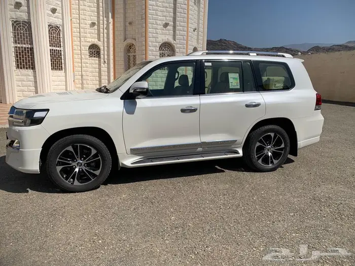 لاند كروزر 2021 جي اكس آر فل كامل 6