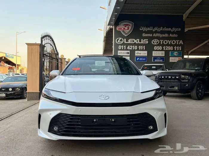 تويوتا كامري LE هايبرد 2025 متاح اقساط و كاش 1