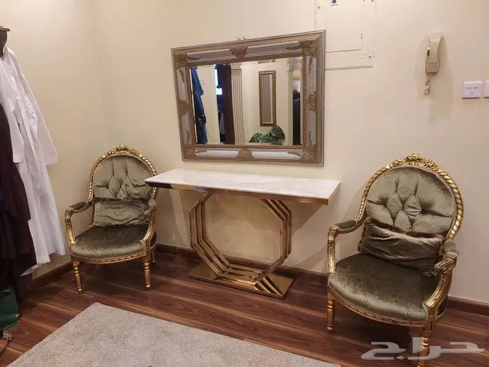 للبيع مدخل مع مرايه وعدد 2كنب فاخر جدا 1